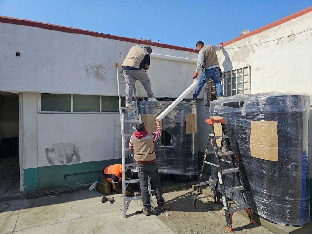 Equipo de BIOSHABIT trabajando en una instalación