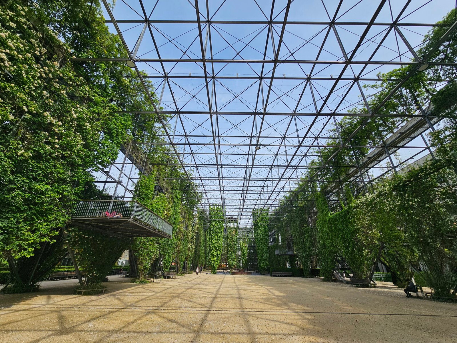 Jardín vertical tipo enredadera, referencia conocida en Suiza